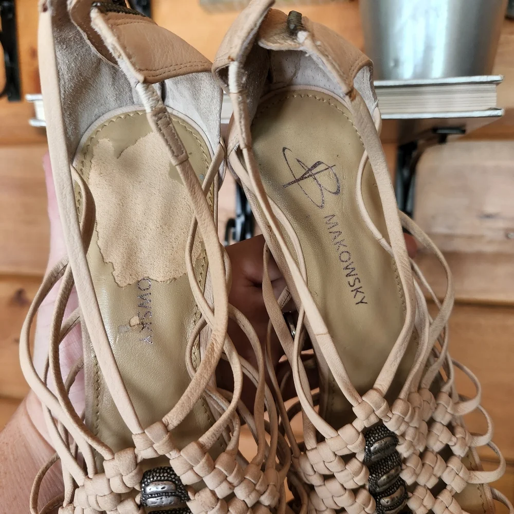 B. Makowsky 💜 Anna Taupe Leather Platform Heels Caged Woven Beads Boho Shoe 9 M
